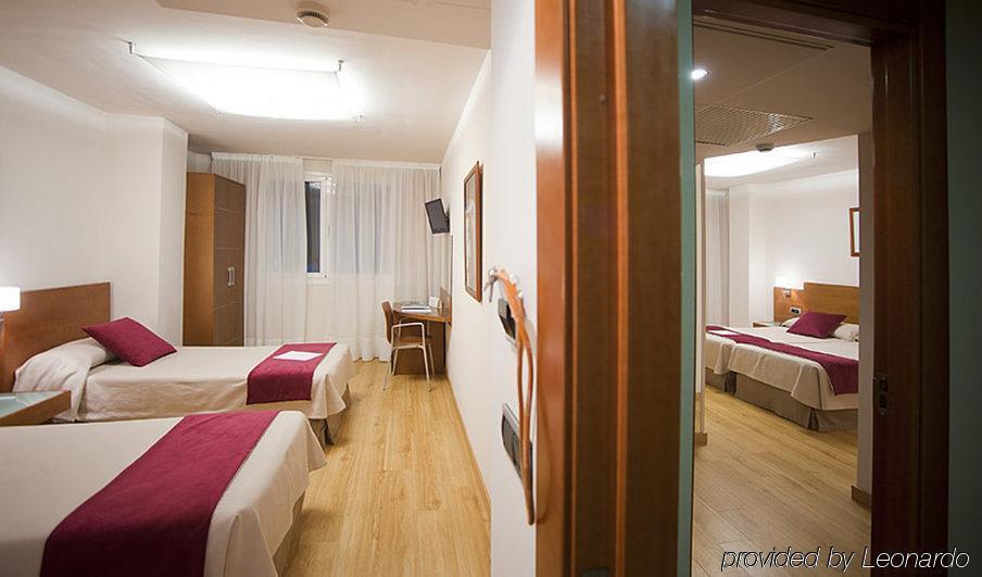 Duerming Longoria Plaza Hotel Oviedo Room photo